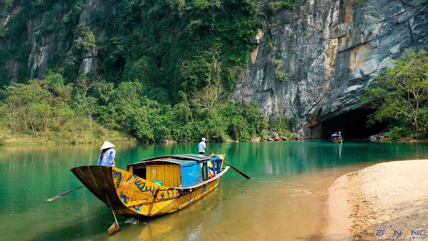 HUE - PHONG NHA NATIONAL PARK DAY TOUR